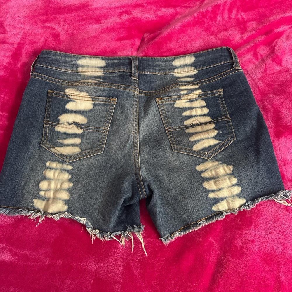 Arizona Jean Company Women's Distressed Blue Denim Shorts - Picture 2 of 3